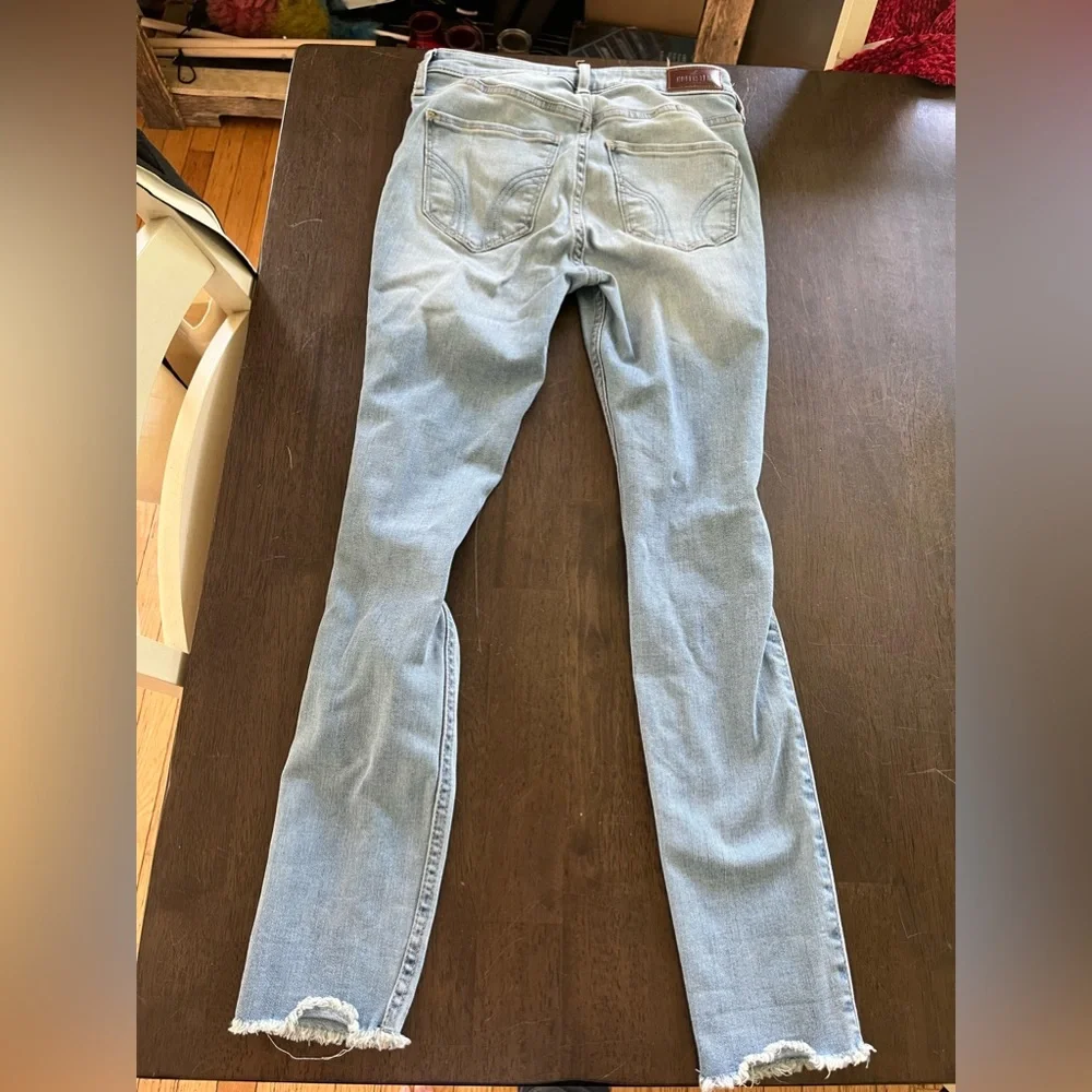 Light blue, Hollister ripped skinny jeans. Size 3. - Picture 3 of 3